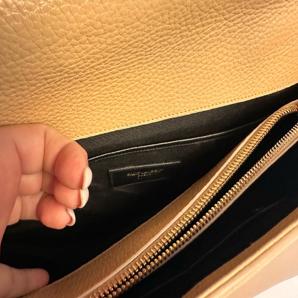 Ysl tote in beige grained leather. *lv twilly scarf not included - Picture 14 of 15